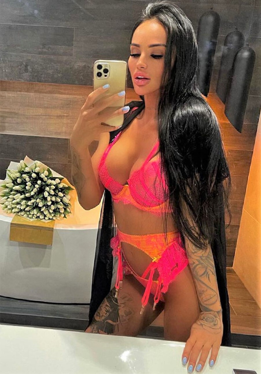 Проститутка Питера Настя с 3 размером груди предлагает интим услуги у метро Крестовский остров  +7(981)809-84-20 