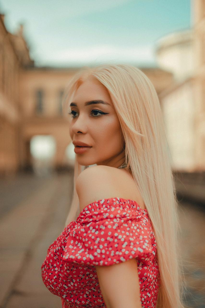 Проститутка Питера Амина с 3 размером груди предлагает интим услуги у метро Парнас  +7(931)101-65-23 